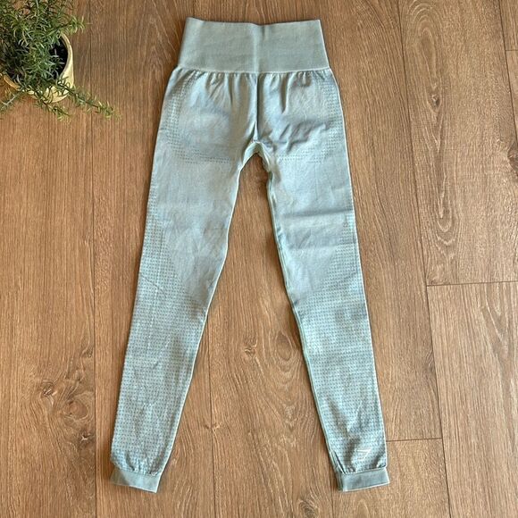 NWOT GYMSHARK LIGHT BLUE LEGGINGS SIZE XS - Picture 4 of 6
